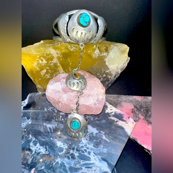 Old Vintage Native American Navajo Artist Sterling Silver Slave Cuff size 8 ring - Picture 4 of 6